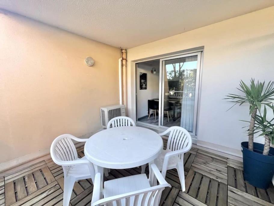 Appartement Port De Hyeres 4 Personnes מראה חיצוני תמונה